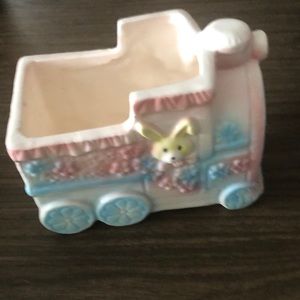 Baby Nursery Planter- Great condition- no chips or cracks - Cute Vintage look